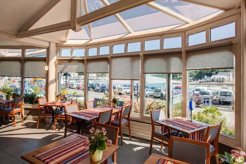 هتل Logis Hôtel Restaurant Le Goyen