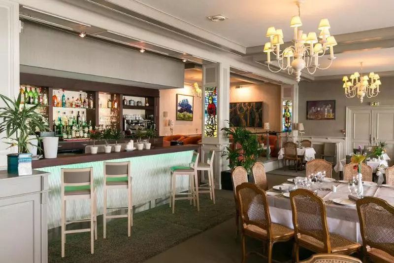 هتل Logis Hôtel Restaurant Le Goyen