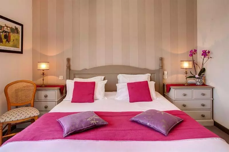 هتل Logis Hôtel Restaurant Le Goyen