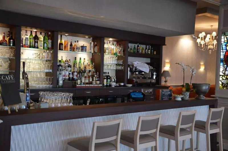 هتل Logis Hôtel Restaurant Le Goyen