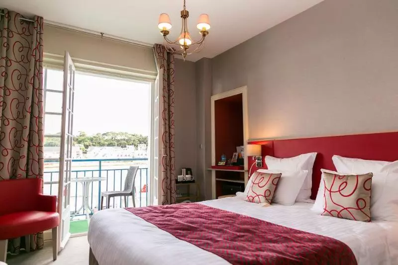 هتل Logis Hôtel Restaurant Le Goyen