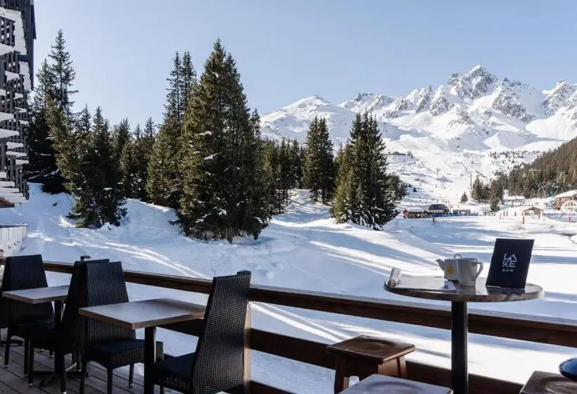 Lake Hotel Courchevel 1850