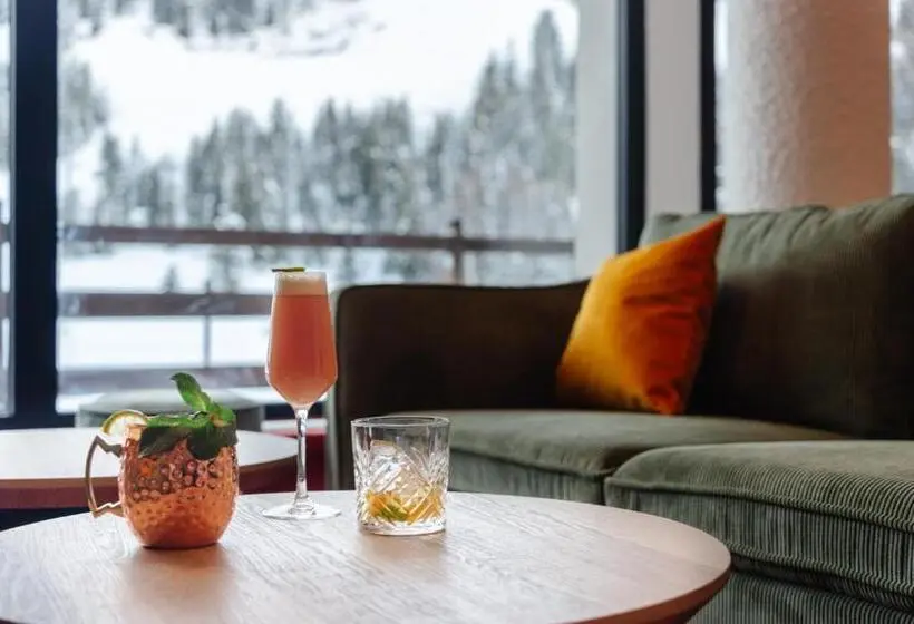 Lake Hotel Courchevel 1850