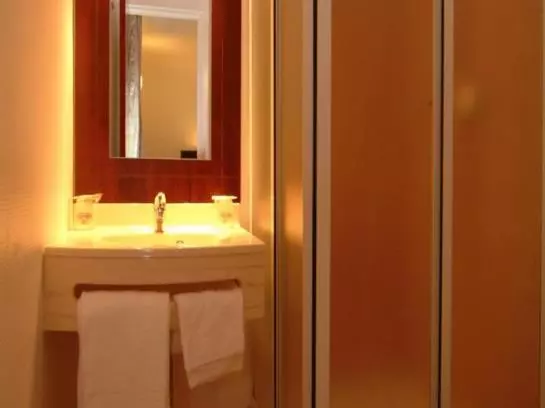 Brit Hotel Des Provinces