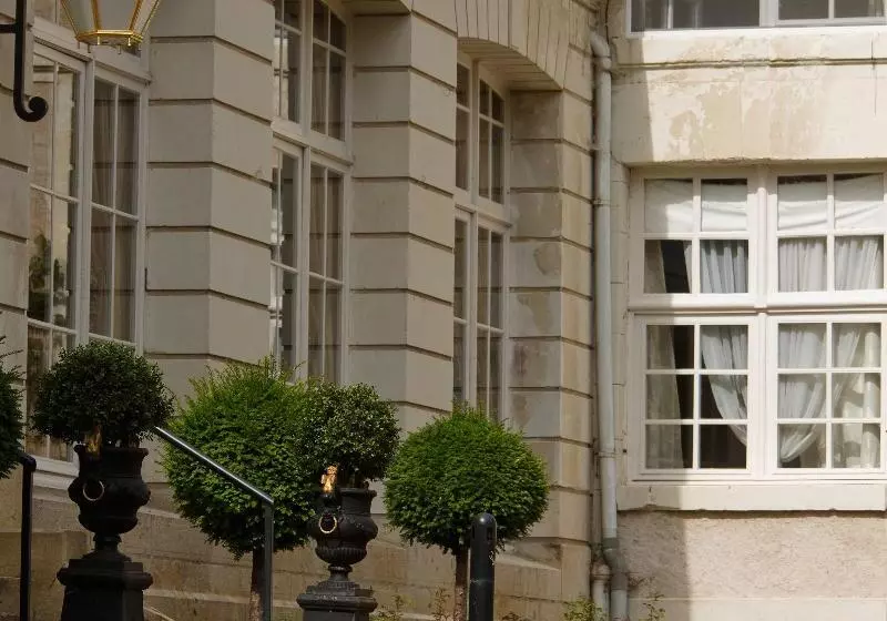 ホテル Chateau De Beauvois  La Maison Younan