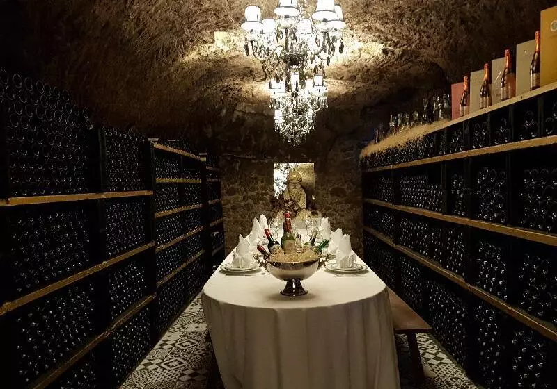 ホテル Chateau De Beauvois  La Maison Younan