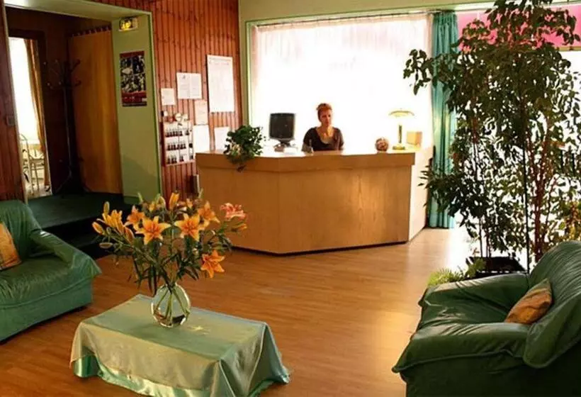 ホテル Des Pyrenees