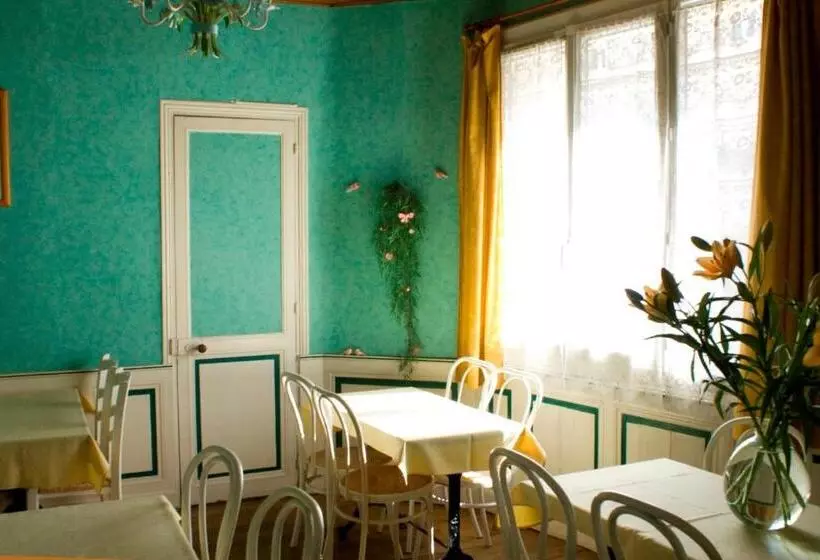 ホテル Des Pyrenees