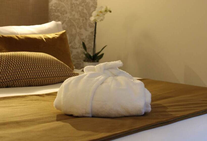 هتل Hôtel La Truffe Noire