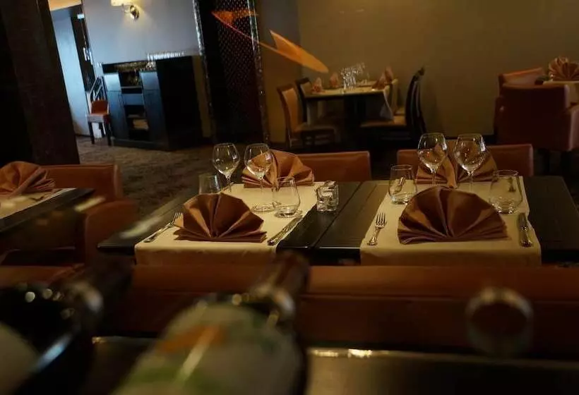 هتل Logis Hôtel & Restaurant   Le Mouton Blanc