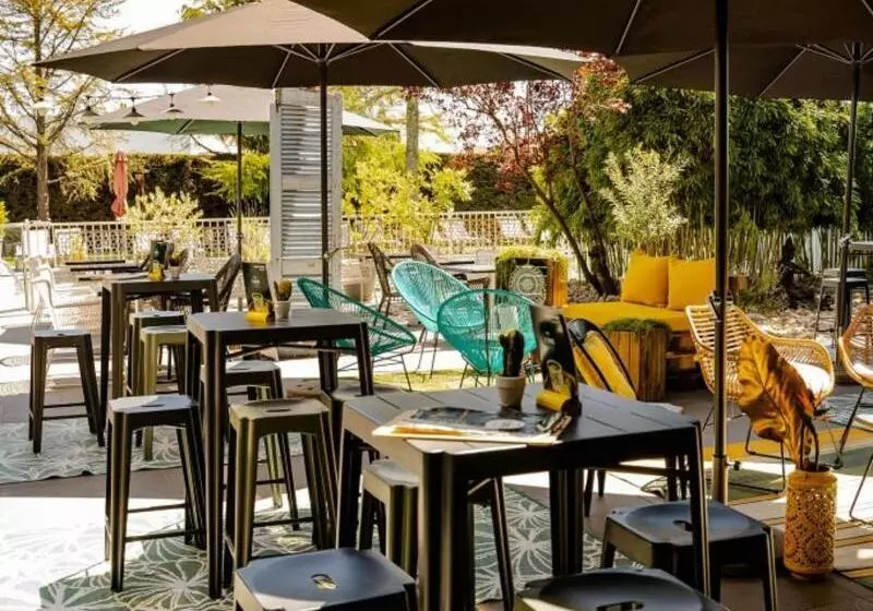 Le Safari Hotel Restaurant