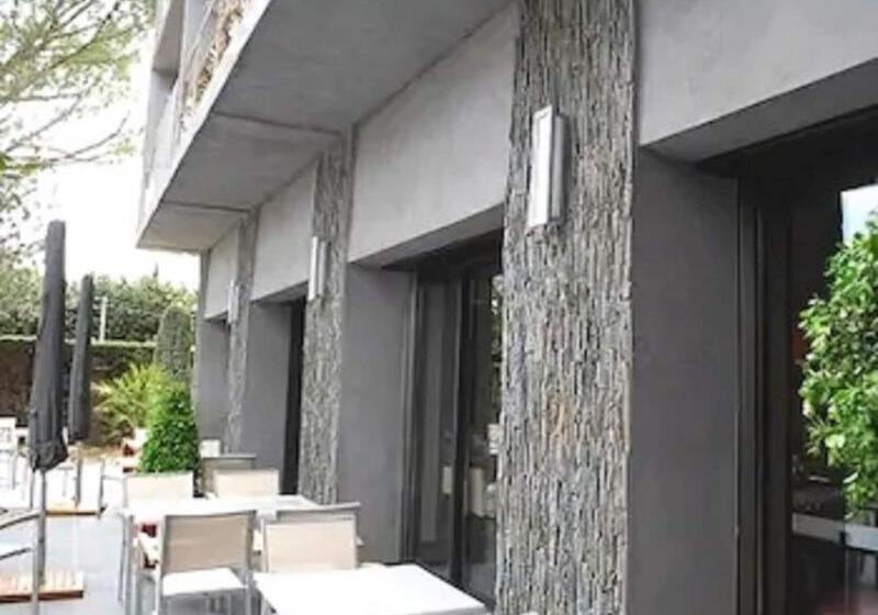 Le Safari Hotel Restaurant