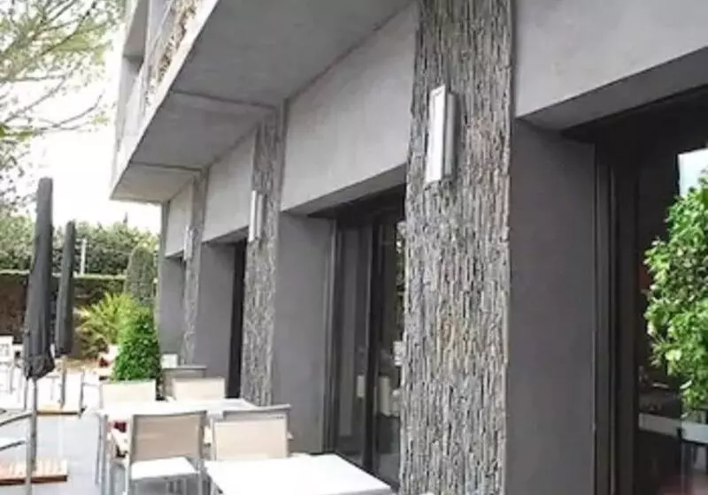 Le Safari Hotel Restaurant