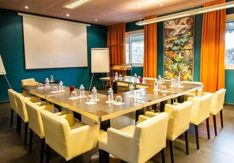 Le Safari Hotel Restaurant