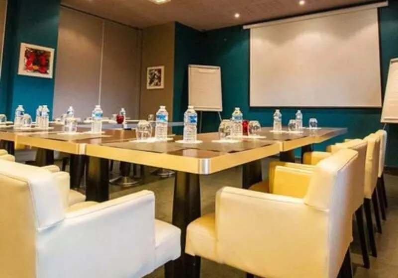 Le Safari Hotel Restaurant