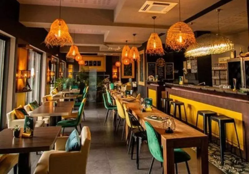 Le Safari Hotel Restaurant