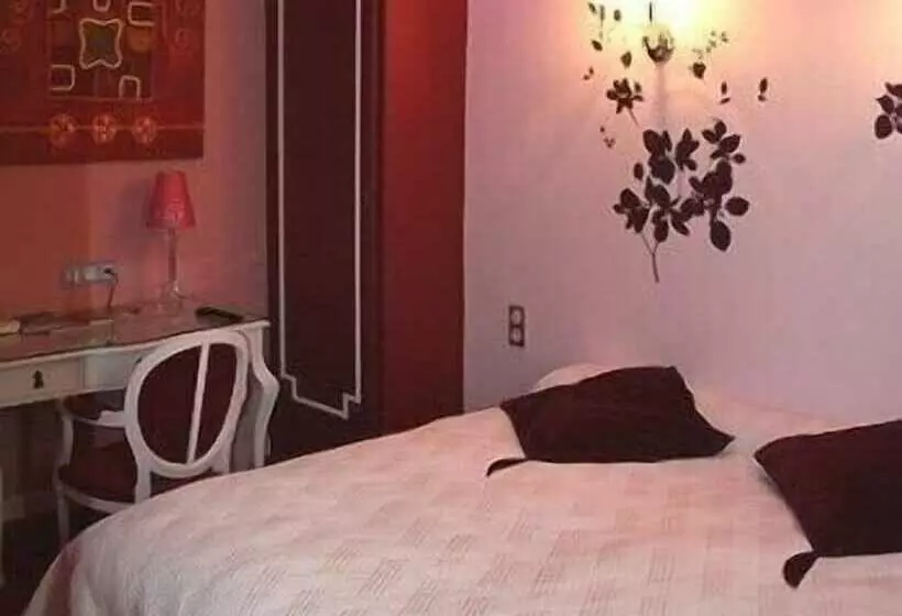 هتل Logis Hôtel & Restaurant   Le Mouton Blanc