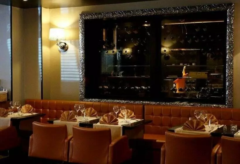 هتل Logis Hôtel & Restaurant   Le Mouton Blanc