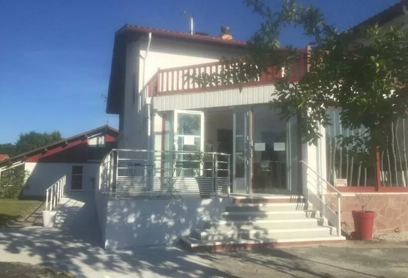 هتل Hôtel Saint Hubert