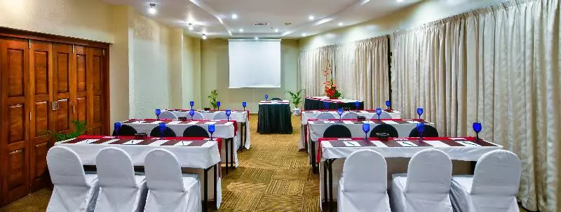 בית מלון כפרי Tanoa Plaza