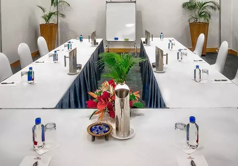 בית מלון כפרי Tanoa Plaza