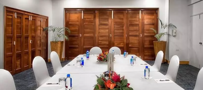 בית מלון כפרי Tanoa Plaza