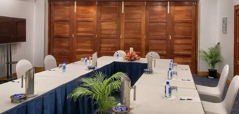 בית מלון כפרי Tanoa Plaza