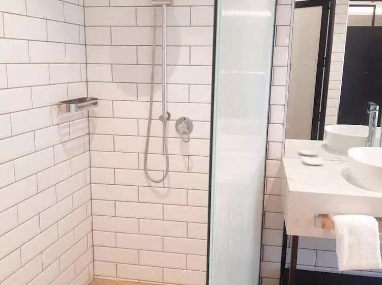 בית מלון כפרי Tanoa Plaza