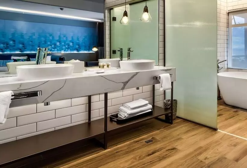 בית מלון כפרי Tanoa Plaza