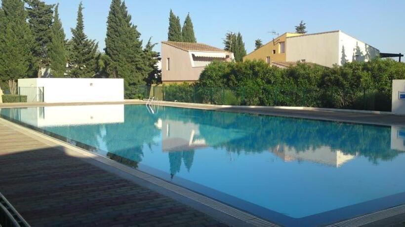 هتل Tennis International