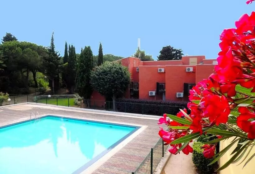 酒店 Tennis International