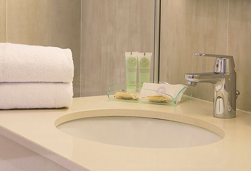 اقامتگاه Best Western Au Trocadero