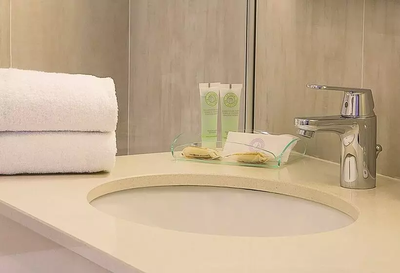 اقامتگاه Best Western  Au Trocadero