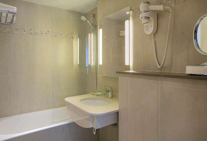 اقامتگاه Best Western Au Trocadero