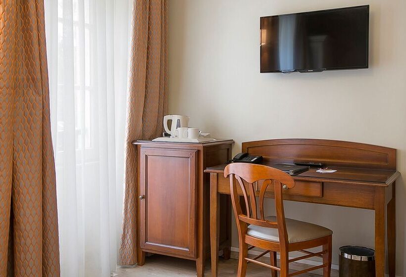 اقامتگاه Best Western Au Trocadero