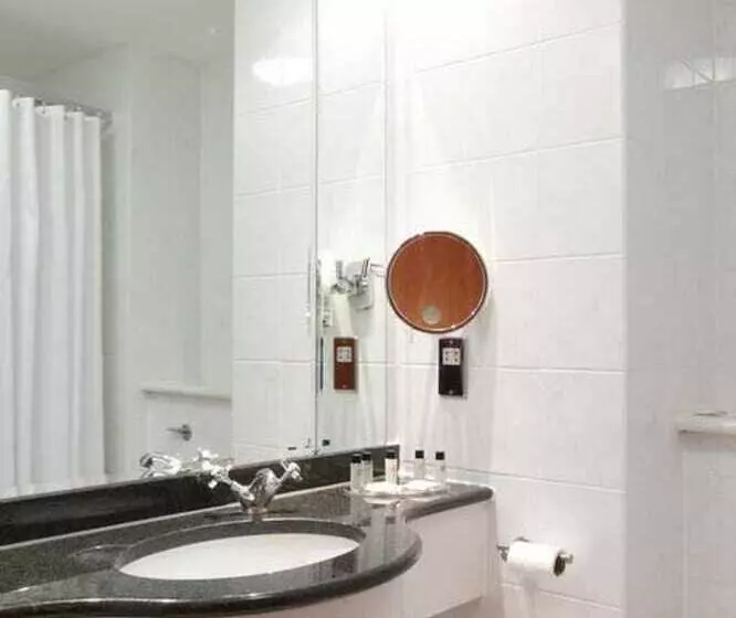 Cambridge Bar Hill Hotel, Bw Signature Collection