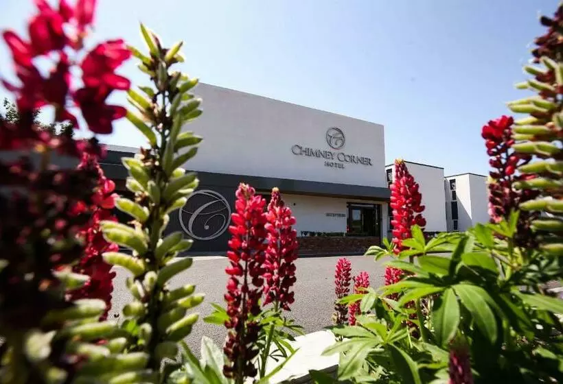 בית מלון כפרי Clarion Collection  Chimney Corner