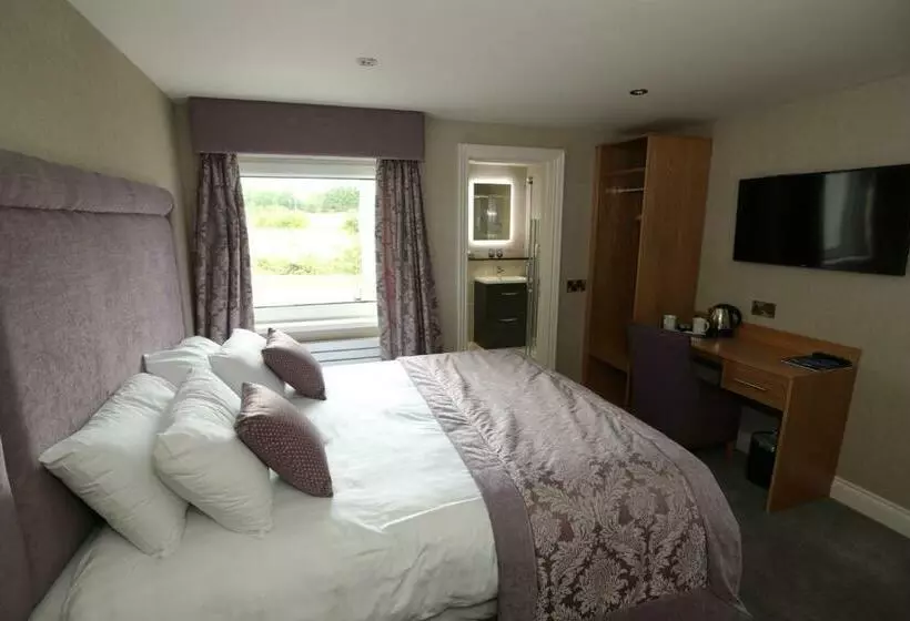 בית מלון כפרי Clarion Collection  Chimney Corner