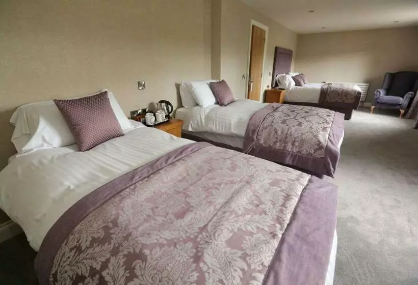 בית מלון כפרי Clarion Collection  Chimney Corner