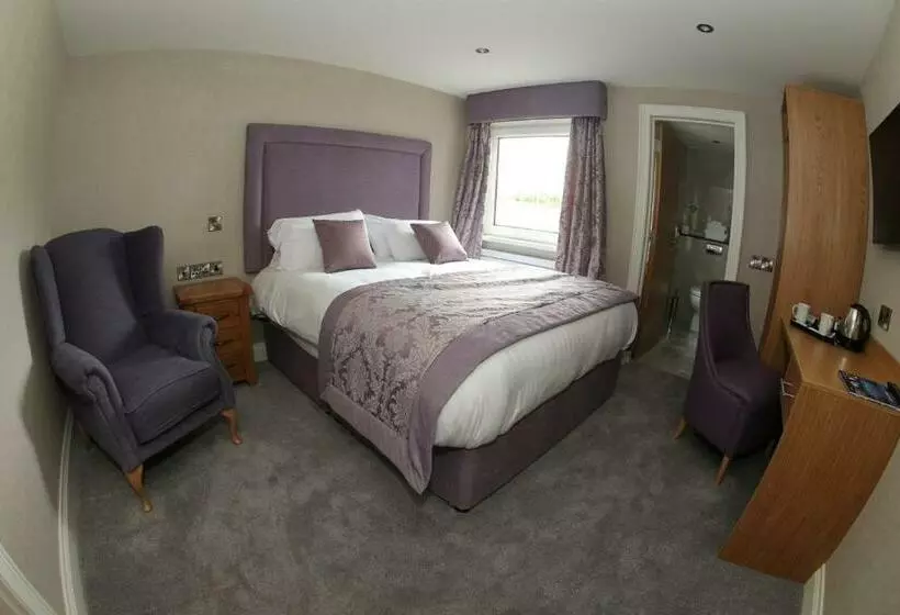 בית מלון כפרי Clarion Collection  Chimney Corner