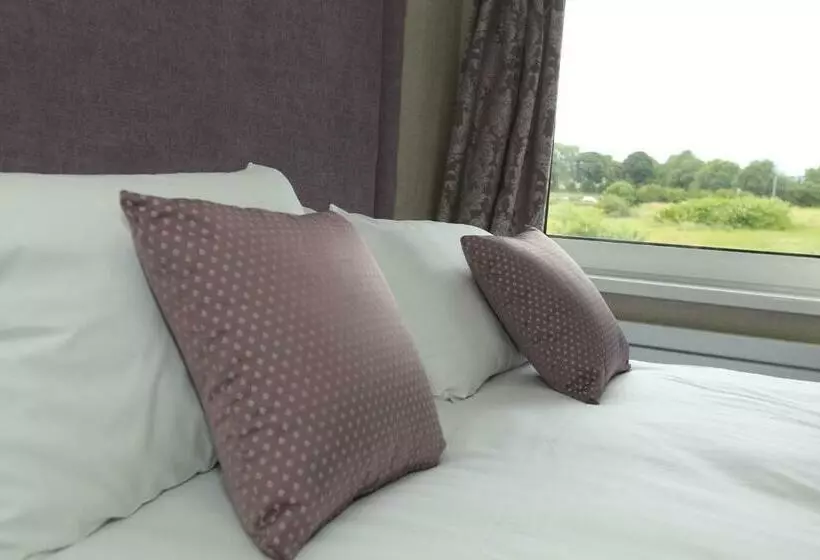 בית מלון כפרי Clarion Collection  Chimney Corner