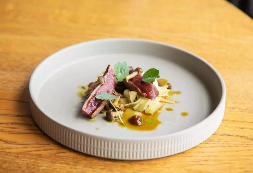 Отель Cottage In The Wood