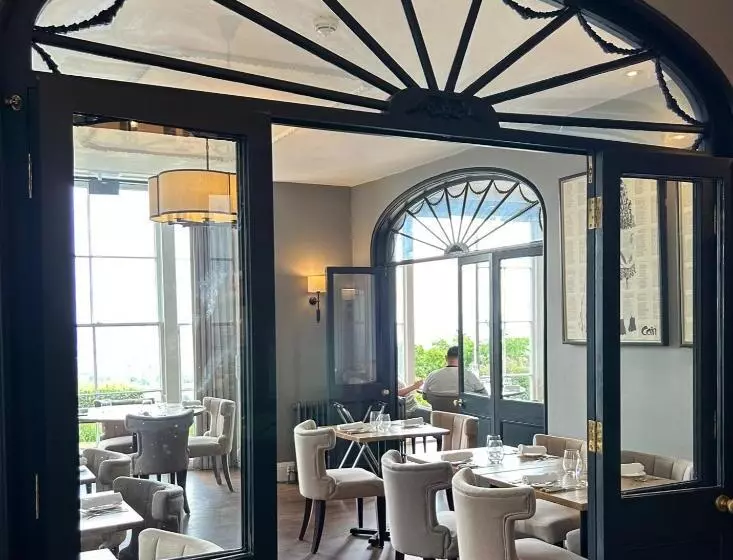 Отель Cottage In The Wood