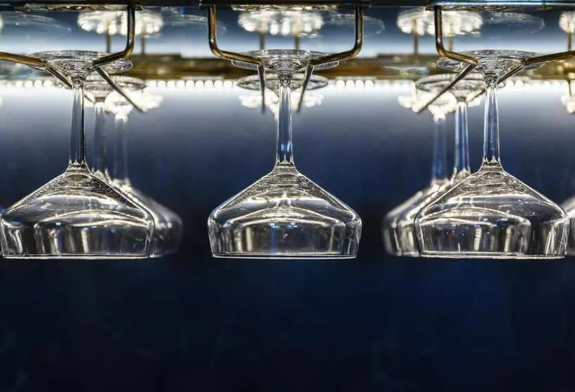 Отель Cottage In The Wood