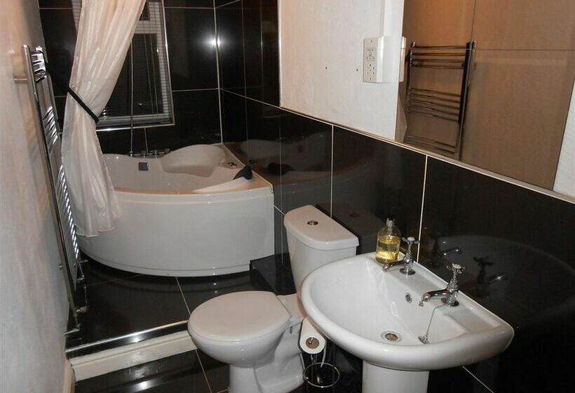 Отель The Hawk & Buckle Inn