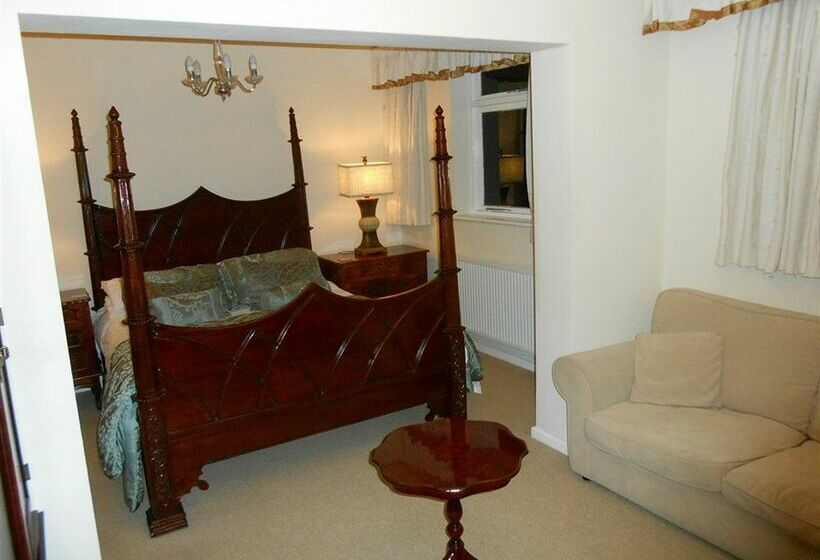 Отель The Hawk & Buckle Inn