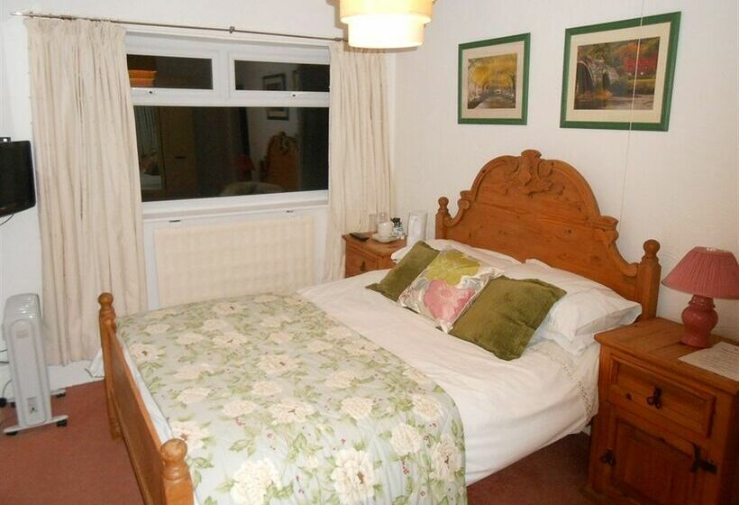 Отель The Hawk & Buckle Inn