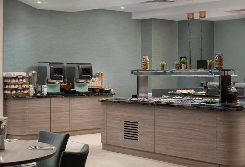 هتل Hilton London Gatwick Airport