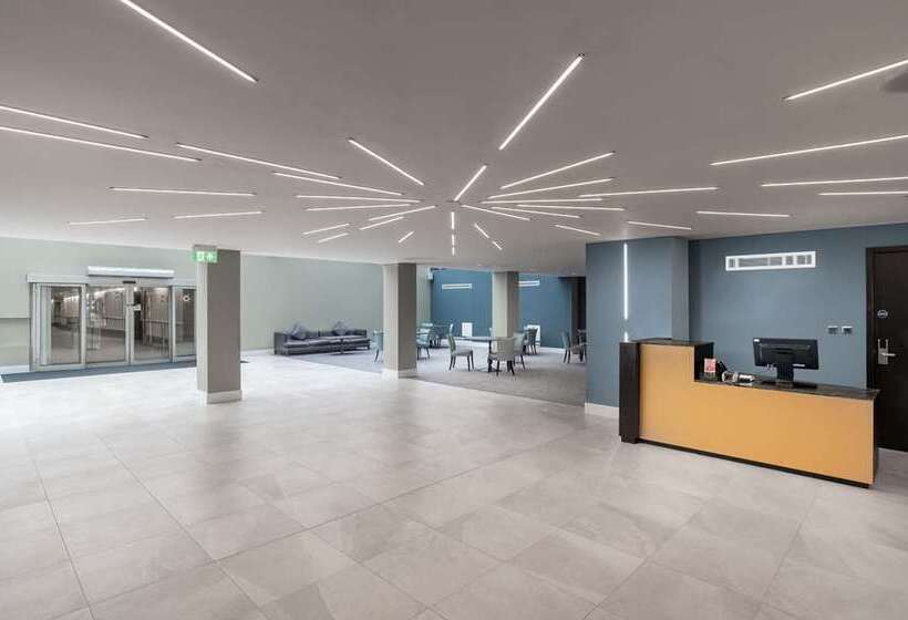 فندق Hilton London Gatwick Airport