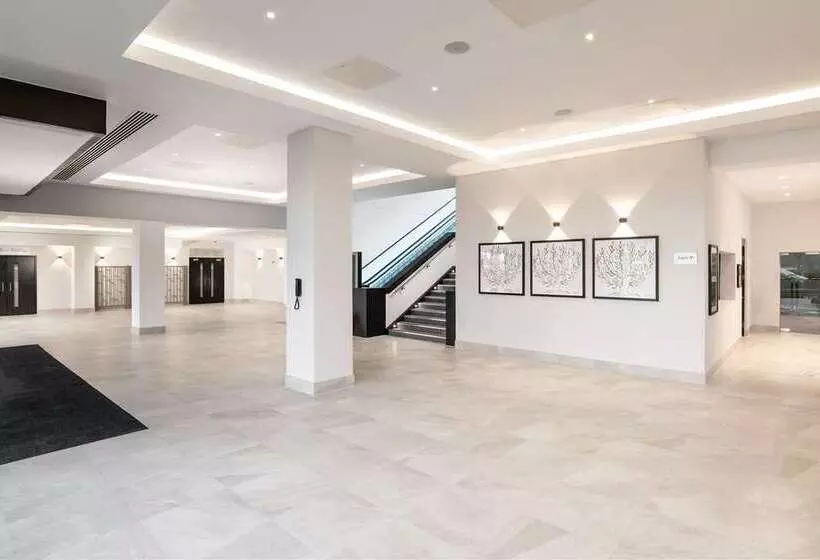 هتل Hilton London Gatwick Airport